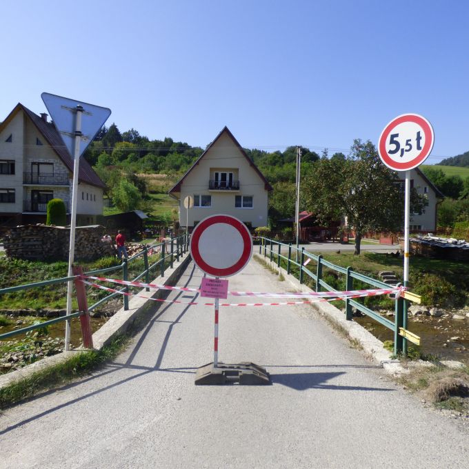 most uzatvoreny